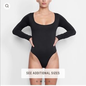 Skims Essential Scoop Neck Bodysuit - S/M Onyx NWT